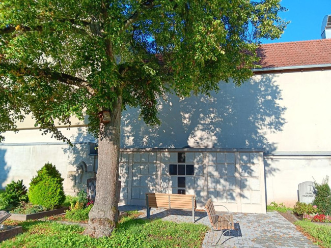 Urnennische bzw. -wand