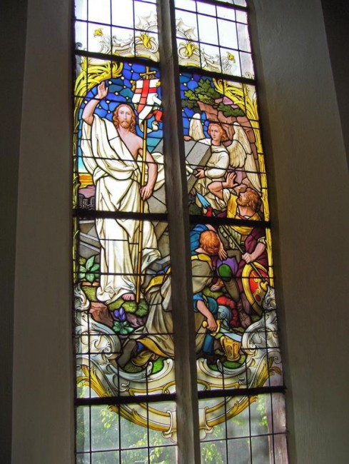 Farbglasfenster "Auferstehung Christi"